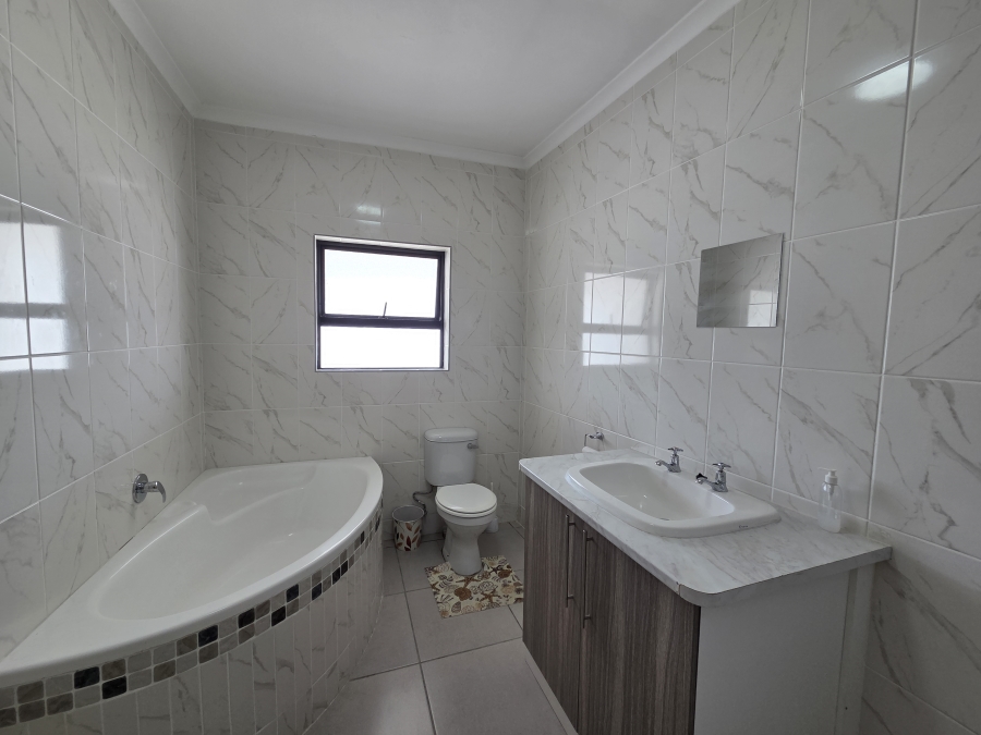 4 Bedroom Property for Sale in Harbour Lights Western Cape